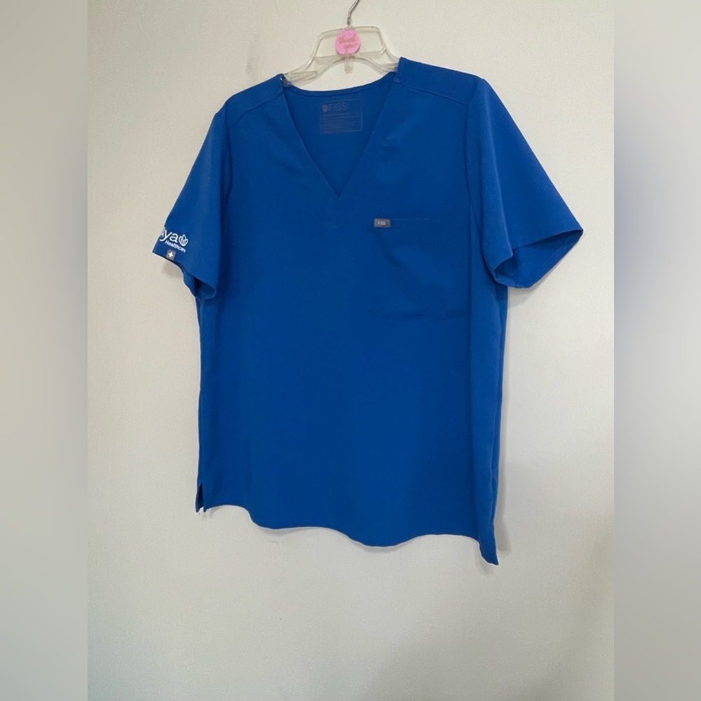 Figs‎ V-Neck Scrub Top in Royal Blue~ Size XL~
Aya Healthcare on Sleeve